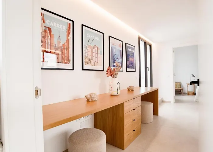 Stunning Design With Large Private Pool 30sqm