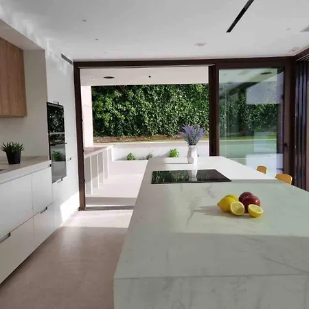 Willa Stunning Design With Large Private Pool 30sqm