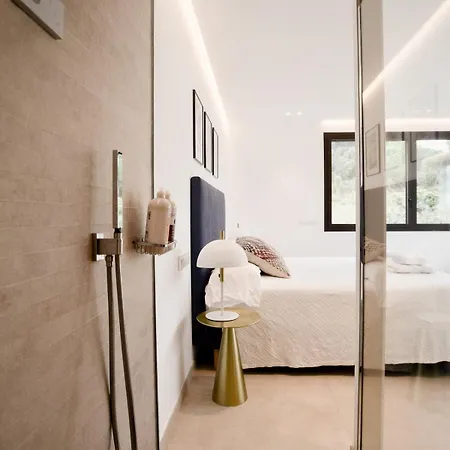Stunning Design With Large Private Pool 30sqm