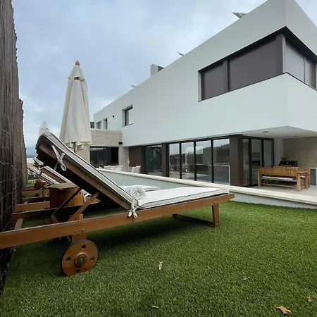 Stunning Design With Large Private Pool 30sqm *